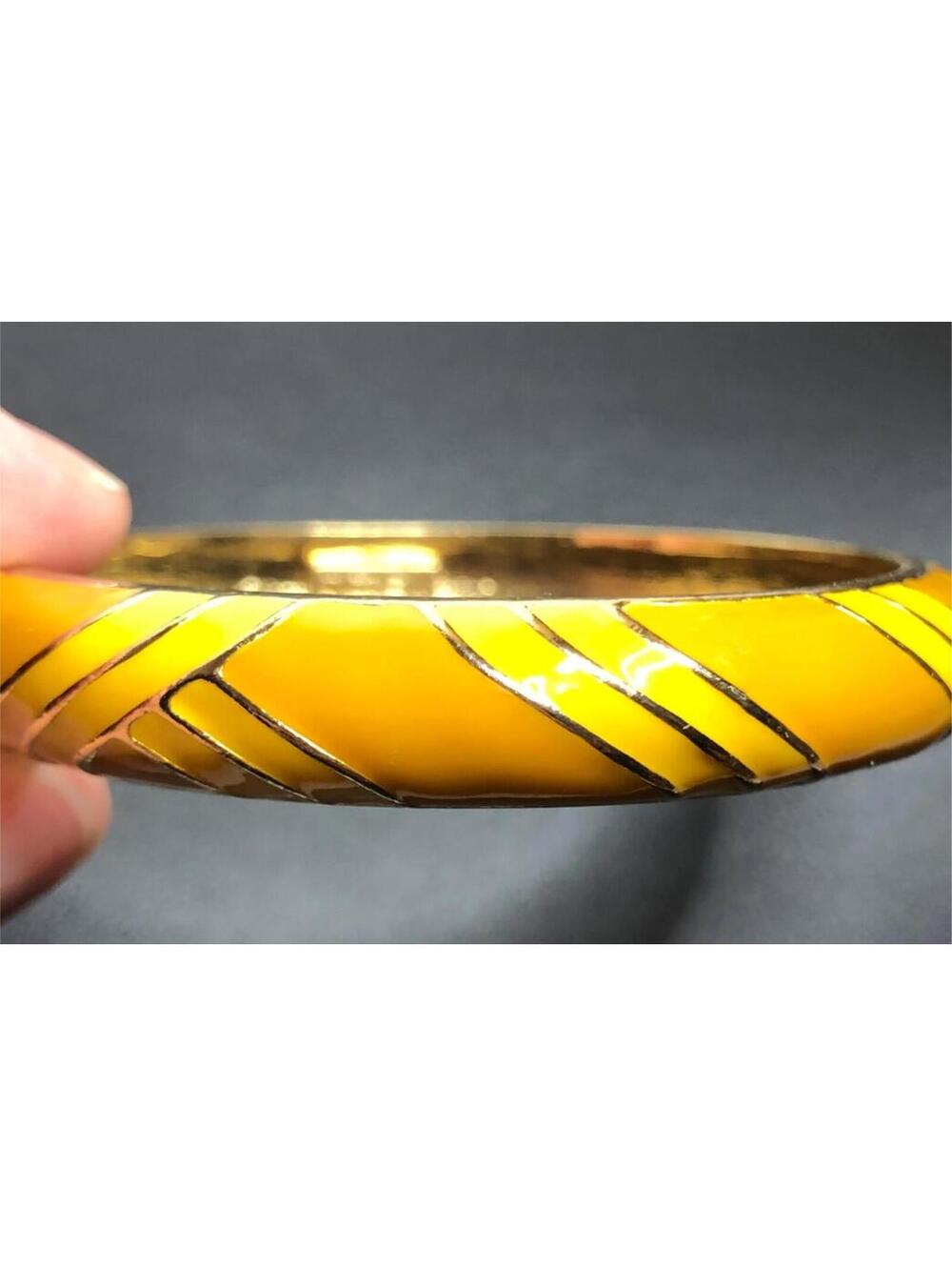 3659 J. Crew Bracelet Modern Gold tone yellow enamel Bangle 7.5"
